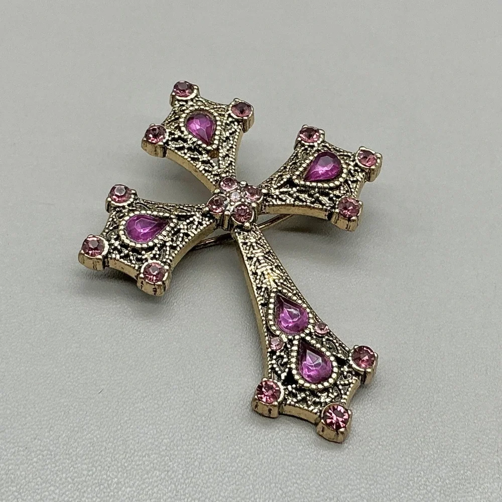 Liz Claiborne Brooch Pin Women Gold Pink Cross Rhinestone Faux Gemstone Vintage